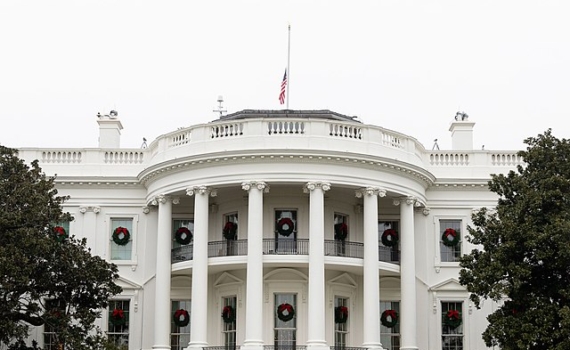 Противостояние Ньюсома Трампу закончилось фиаско, утверждает политолог