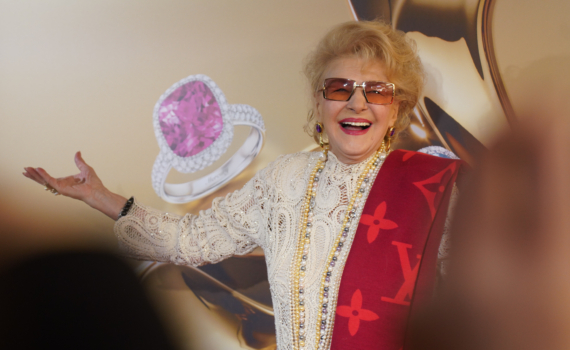 Забытый аксессуар внезапно стал главным украшением года, которое носят топ-модели и звезды Забытый аксессуар внезапно стал главным украшением года, которое носят топ-модели и звезды